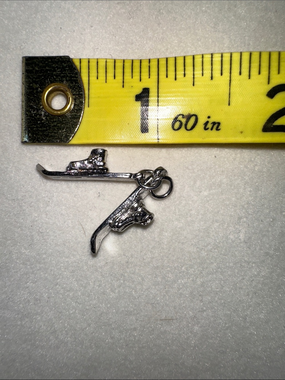 Pair of skis charm